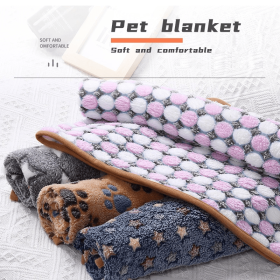 Soft and Fluffy High Quality,  Cute Star Printing Pet Mat Warm and Comfortable Pet Blanket (Color: Pink dot pattern, size: For big dogs104X75cm)